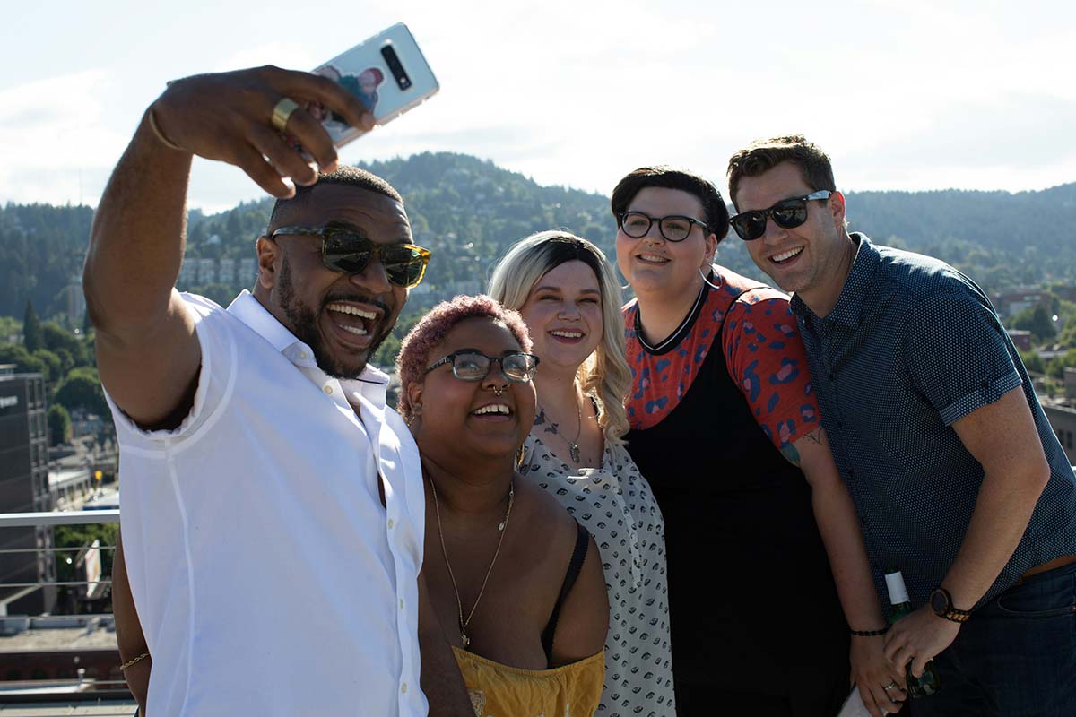 Easily share your pics with your group
